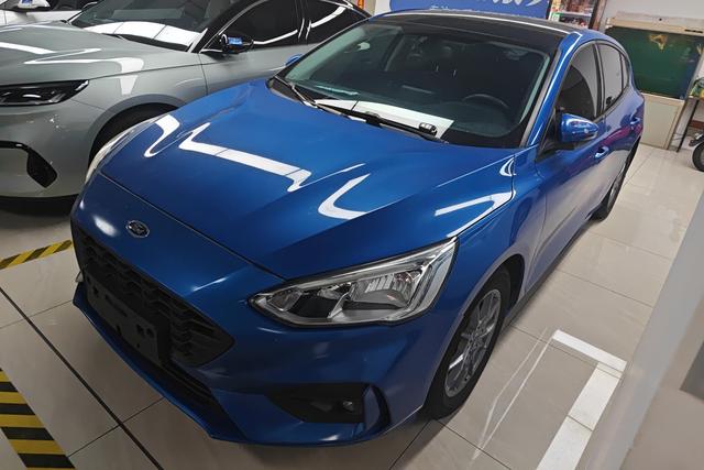 Fox 2020 hatchback EcoBoost 180 automatic front tide type
