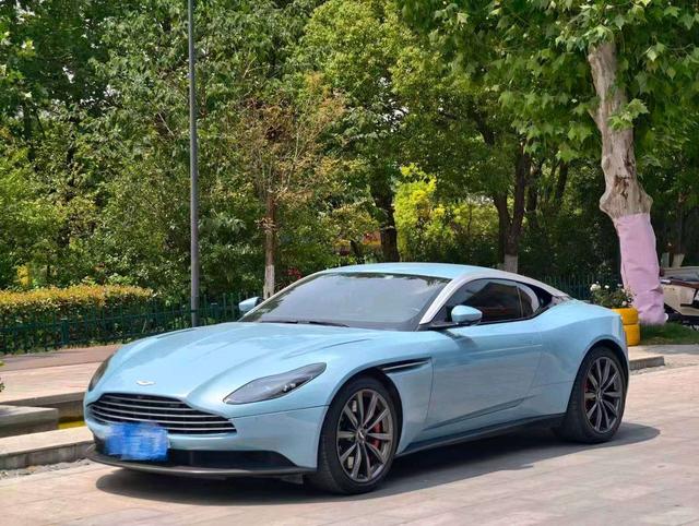 Aston Martin DB11 2017 4.0T V8