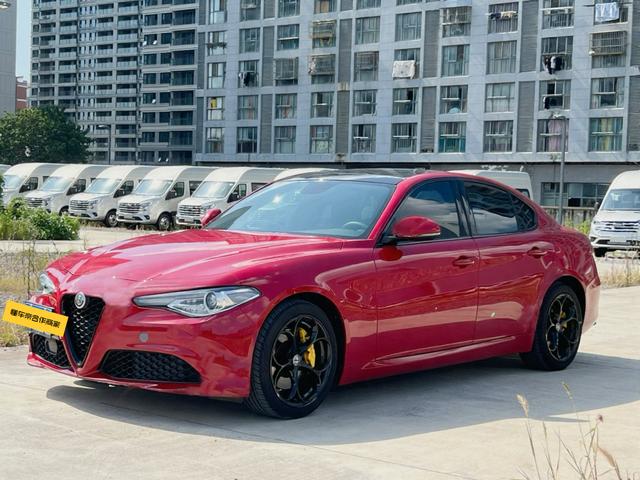 Giulia Giulia 2019 2.0T 280HP Black Package Black Label Limited Edition