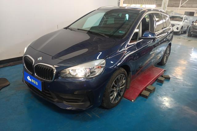 BMW 2 Series Utility Wagon 2018 220i Leader