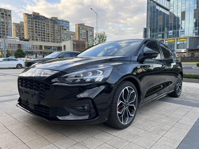 Focus 2021 2-Class EcoBoost 180 Auto ST Line