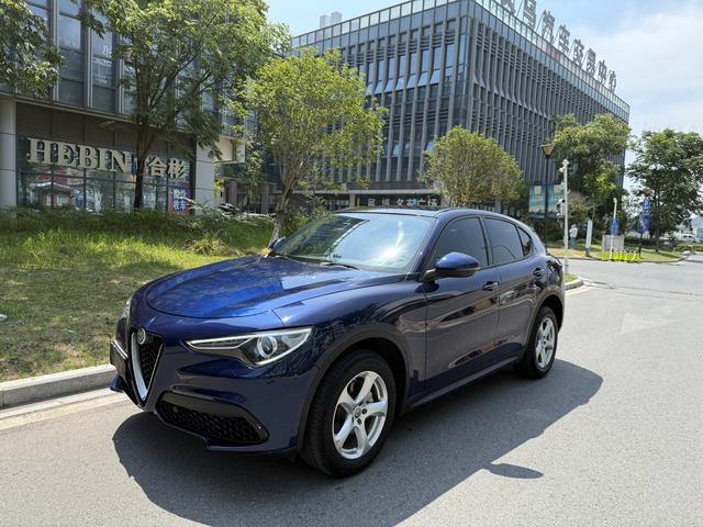 Stelvio Steinway 2017 2.0T 200HP Luxury Edition