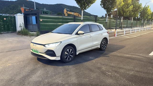 BYD e2 2023 Luxury