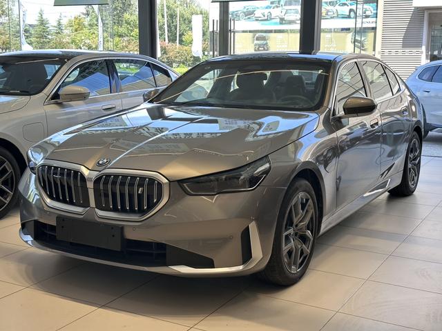 BMW i5 2024 eDrive35L Luxury Set