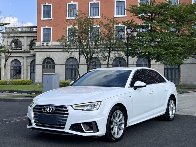 Audi A4L 2019 40 TFSI Style National V