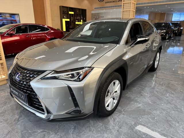 Lexus UX 2020 260h Explore-Cool Edition National VI