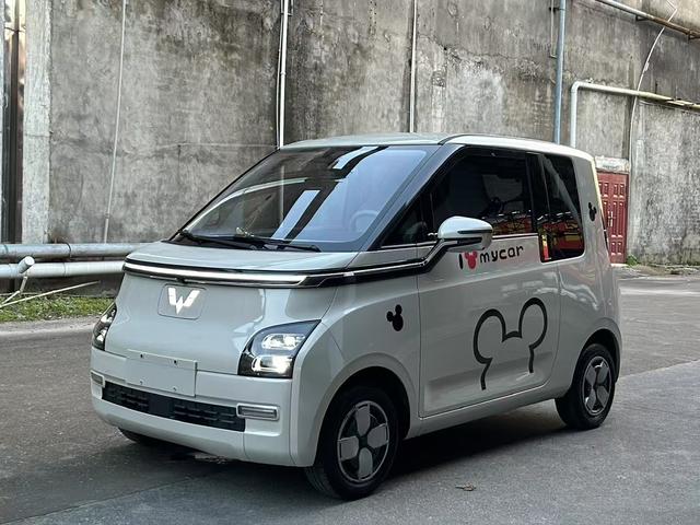Wuling Air ev Clear Sky 2022 4-seat Advance