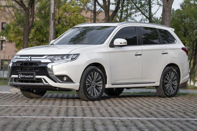 Outlander 2021 2.4L four-wheel drive Premium Edition 7-seater