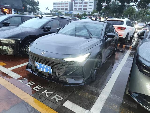 Changan UNI-V 2022 1.5T Sport Edition