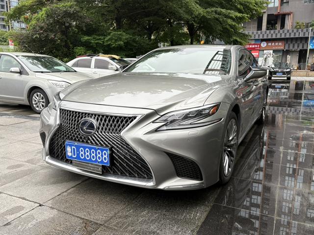 Lexus LS 2018 500h Executive Edition State V