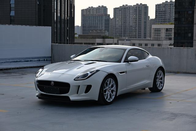 Jaguar F-TYPE 2016 3.0T Hardtop Edition