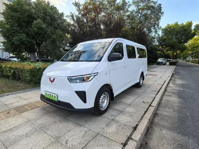 Wuling Yangguang 2024 300km Comfortable Bus version 75kW