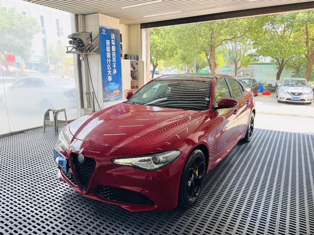 Giulia Giulia 2019 2.0T 280HP Black Package Black Label Limited Edition