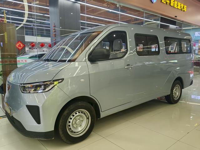 Wuling Yangguang 2024 300km Comfortable Bus version 75kW