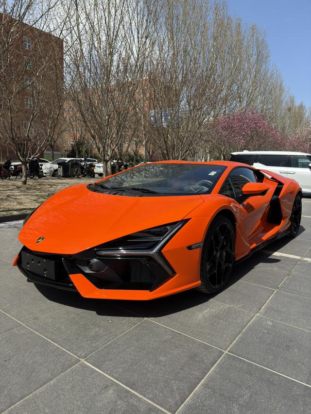 Revuelto 2023 Standard