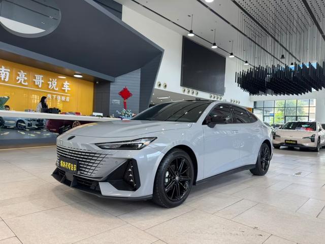 Changan UNI-V 2024 1.5T high-energy version