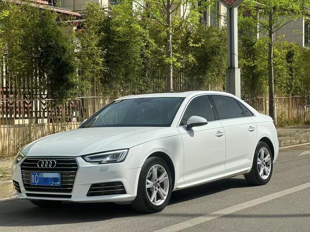 Audi A4L 2018 30th anniversary model 40 TFSI aggressive type