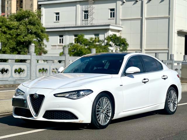 Giulia Giulia 2017 2.0T 280HP Luxury Edition