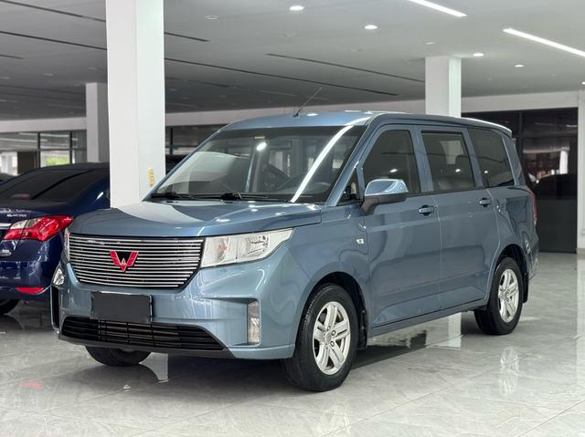 Wuling Hongguang PLUS 2019 1.5T manual Comfortable 7-seater