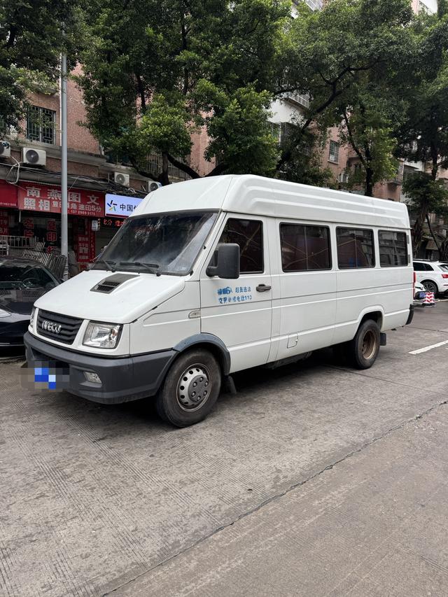 Iveco is proud of the 2020 2.5T A40 bus with double tires, 5-9 seats in the top of the country V