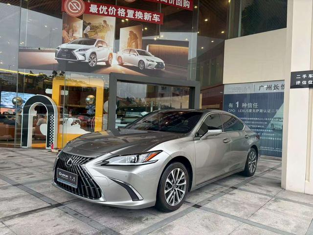 Lexus ES 2022 300h Excellence