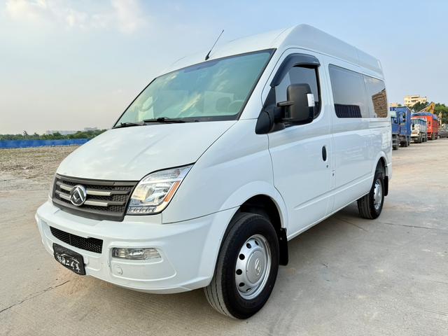 New Way V80 2023 PLUS 2.0T 6-speed manual all-rounder short axle mid-roof 5/6-seater