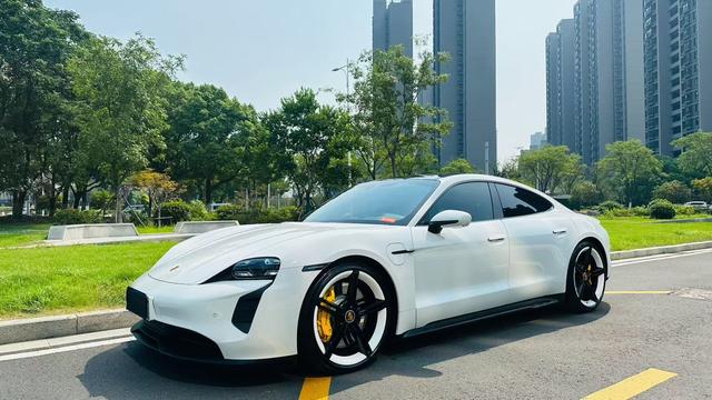 Taycan 2022 Taycan GTS