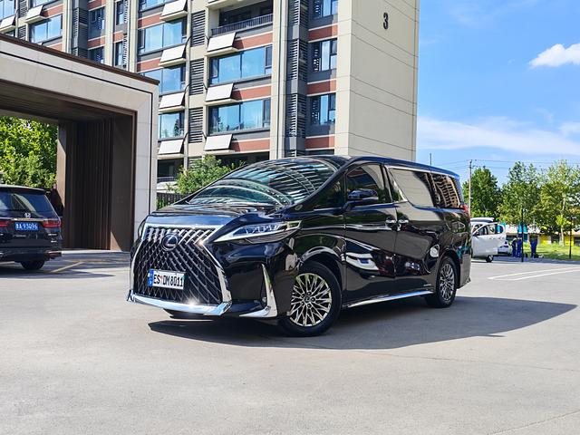 Lexus LM 2020 300h E-Four 7-seat Junior Edition