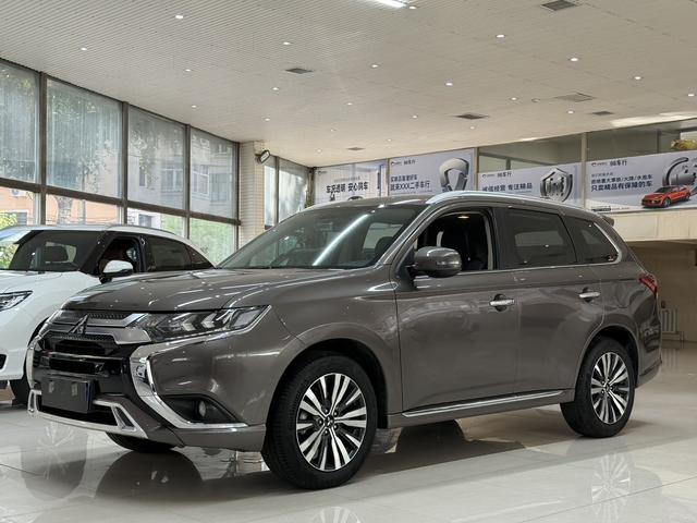 Outlander 2021 2.4L four-wheel drive Premium Edition 5 seats