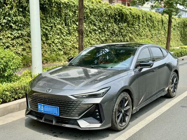 Changan UNI-V Model 2023 1.5T Premium