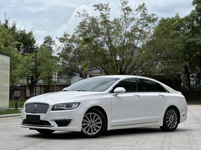 Lincoln MKZ 2020 2.0T Premium Edition