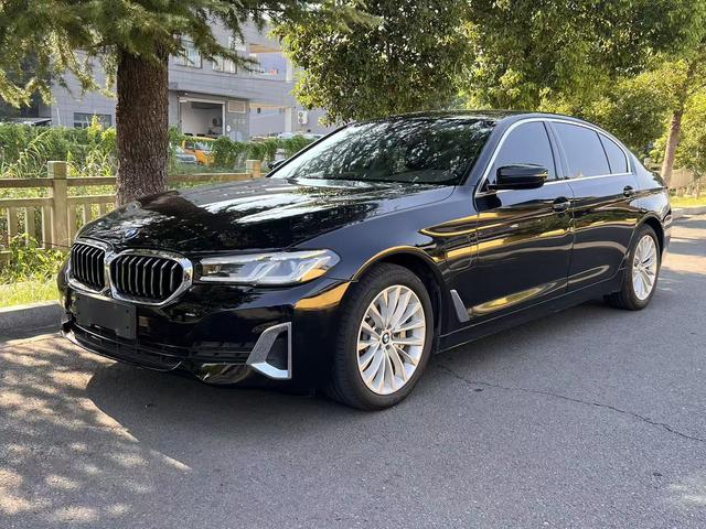 BMW 5 Series PHEV 2021 535Le Luxury Package