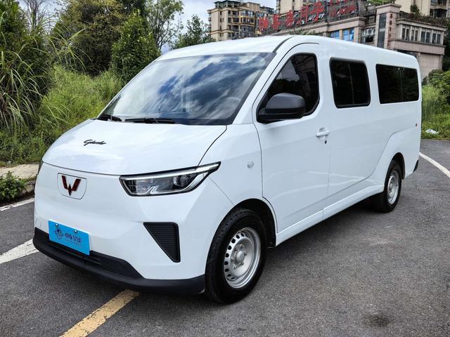 Wuling Yangguang 2024 300km Comfortable Bus version 60kW