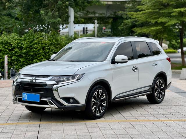 Outlander 2020 2.4L four-wheel drive Premium Edition 5 seats