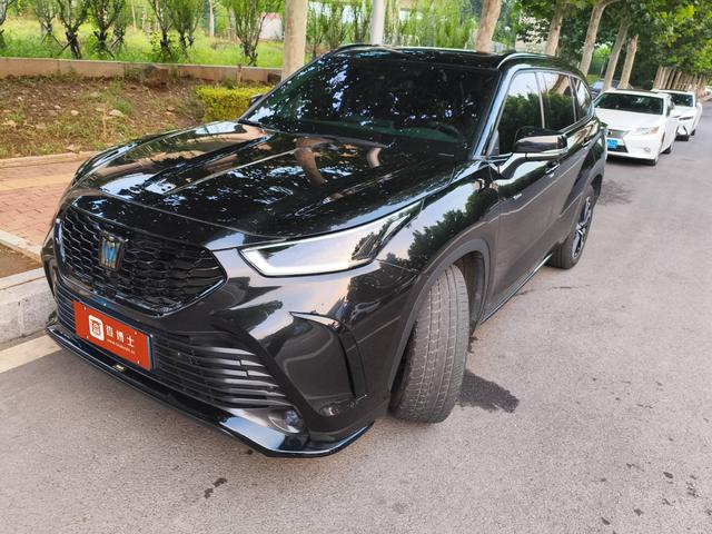 Crown Land Release 2021 2.5L HEV 4WD Signature Edition