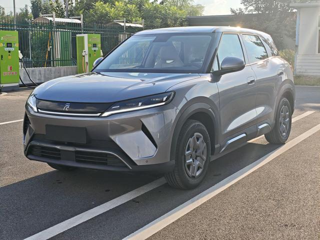 Yuan UP 2025 model 301KM pilot type