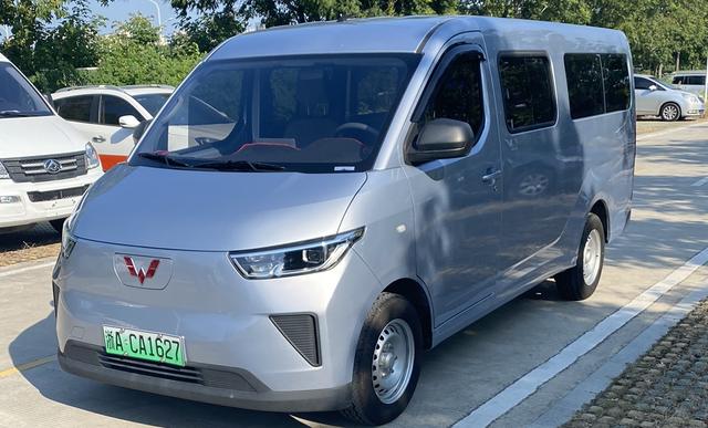Wuling Yangguang 2024 300km Comfortable Bus version 60kW