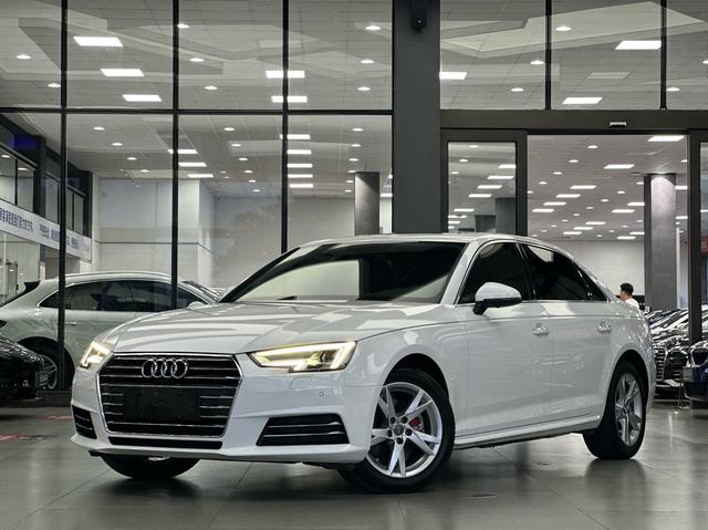 Audi A4L 2018 30th anniversary model 40 TFSI aggressive type