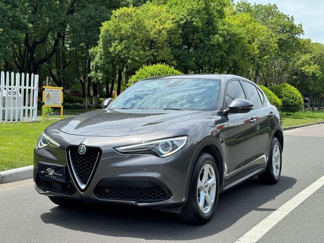 Stelvio Steinway 2017 2.0T 200HP Luxury Edition