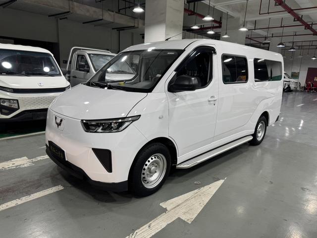 Wuling Yangguang 2024 300km Comfortable Bus version 60kW