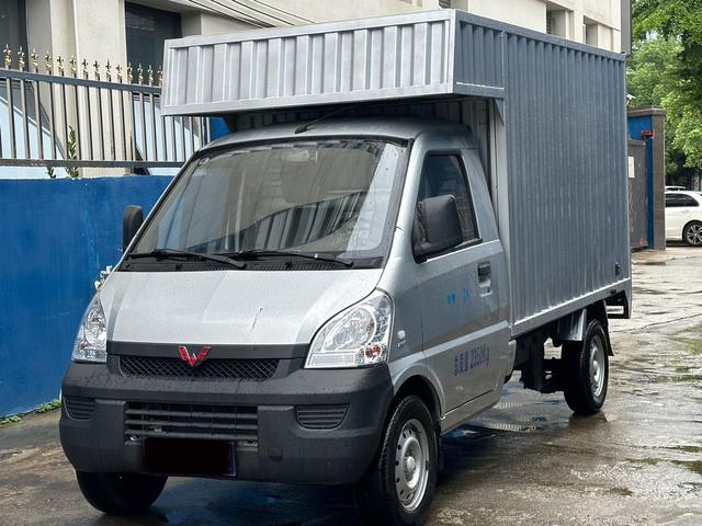 Wuling Rongguang small Card 2019 model 1.5L basic single row L3C Country VI
