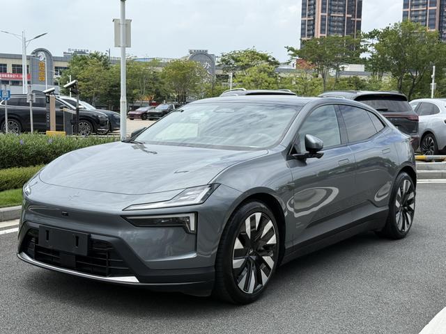 Polestar 4 2024 single motor standard battery life PLUS dual star connected version