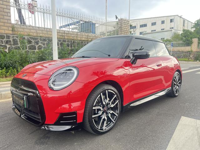 Electric MINI COOPER 2024 COOPER SE racer