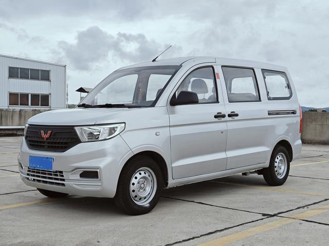 Wuling Hongguang V 2019 model 1.5L basic National VI LAR