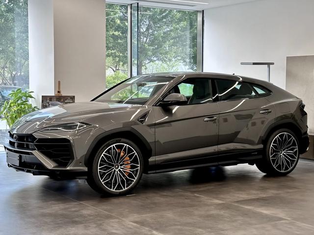 Urus SE 2025 model 4.0T standard type