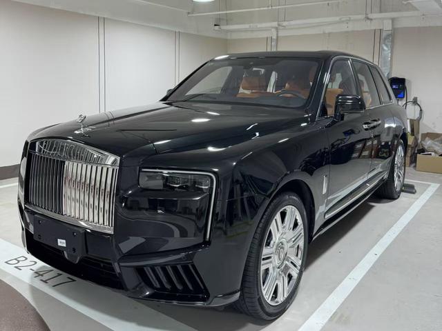 Cullinan 2025 6.7T automatic four-wheel drive 4-seater original customized version