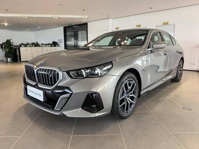 BMW i5 2024 eDrive35L M sports suit