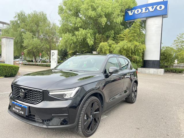 Volvo XC40 2025 B4 four-wheel drive Zhiyuan Polar Night Black Edition