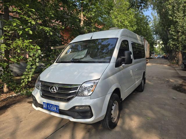Xintu V80 2017 2.5T AMT Zunjie Executive Country IV long axis mid-top 6 seats