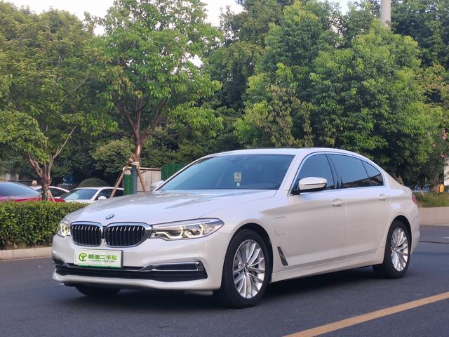 BMW 5 Series PHEV 2020 530Le Luxury Package